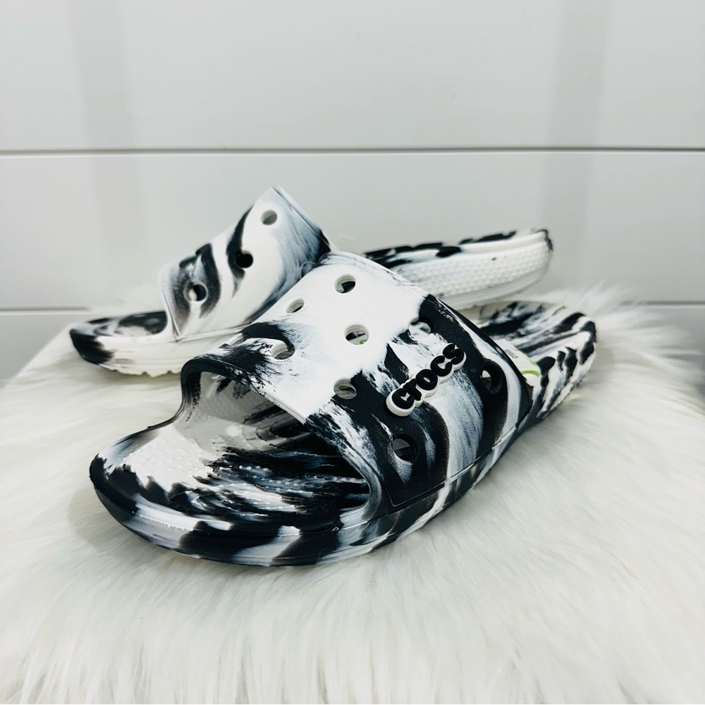🖤✨ CLASSIC CROCS BLACK & WHITE MARBLED SLIDE WITH JIBBITZ M 8 W 10 * NWT